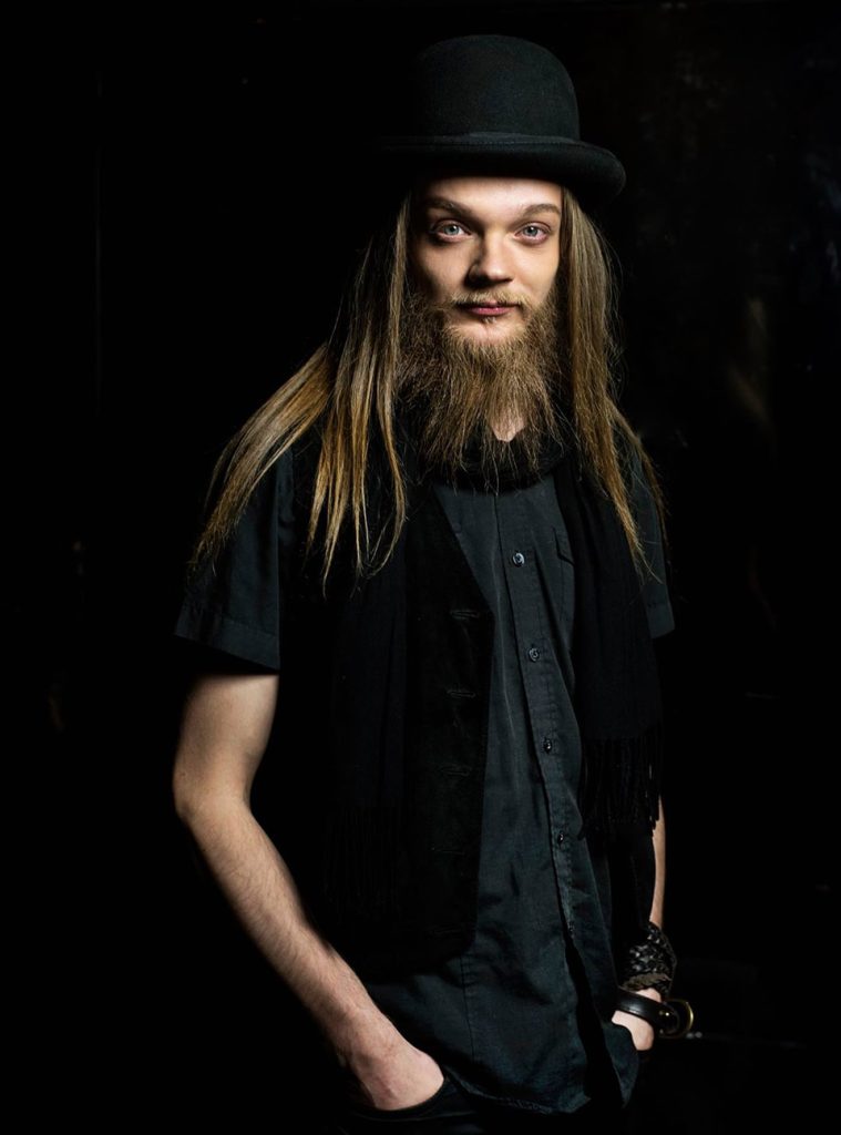 Ģitārists Arturs Liede (JĀNIS BUKUMS, Theatrum) | Foto: Aigars Endzelis