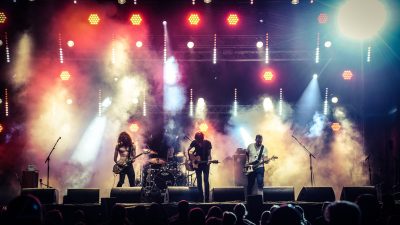 Laime Pilnīga ieraksta dziesmu kopā ar Ralfu Eilandu