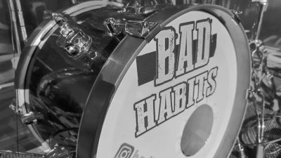 Bad Habits aicina uz tiešsaites koncertu/ balli sociālajā vietnē Facebook