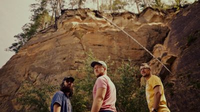 Rokmūzikas trio B OPTIMIST piedāvā jaunu dziesmu un videoklipu “Kaut nedaudz kā tu”