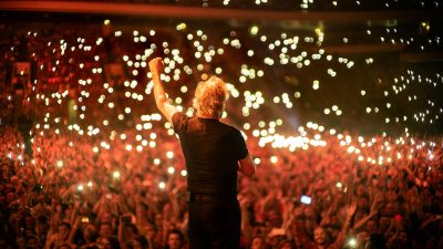 Izdota ROGER WATERS “US + THEM” koncertfilma