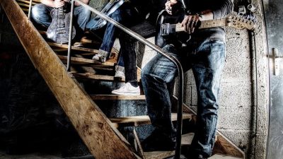 French Heavy Metallers SMOKEHEADS have signed a deal with Wormholedeath for the release of their EP “Never Prick my Pickles”