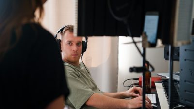 Skanīgi aizvadīta mūzikas rakstīšanas nometnes “RIGaLIVE” septītā sesija