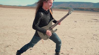 The Spanish guitar player Robert Rodrigo premieres “Heart Of Fire”