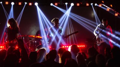 Rokgrupa “Laime Pilnīga” publicē sinlu “Augstāk par zemi”