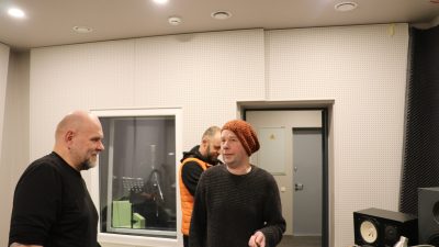 Melodiskā roka grupa “Bezvējš” apvienojas ar Jāni Bukumu, lai Saulgriežos izdotu jaunu dziesmu “Saulesgrieži balti nāca”