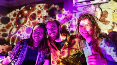 Psihedēliskā rokgrupa Advanced Blue izdod singlu “Aka”