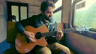 Deminutīvā konfekšroka grupa “Tūkstoš Ceļi” izdod jaunu dziesmu un video