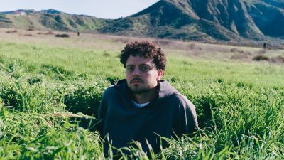 Rīgā rokmūzikas mākslinieku grandson iesildīs igauņi “Around The Sun”