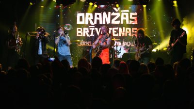 Oranžās brīvdienas izdod albumu “Ārā”