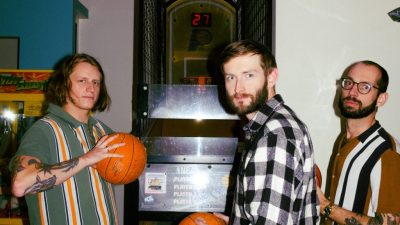 “Bēdu brāļi” atgriežas ar jaunu dziesmu uz izziņo albumu