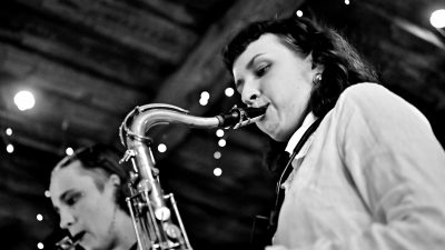 “Pieci Pirksti Ir Dūre” koncerts – neierasta alternatīvā mūzika