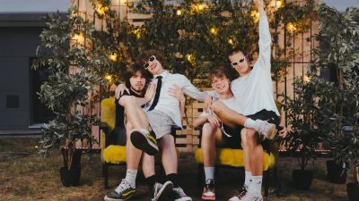 Grupa BUKTE pārsteidz ar jaunu dziesmu “Stokholmas Sindroms”