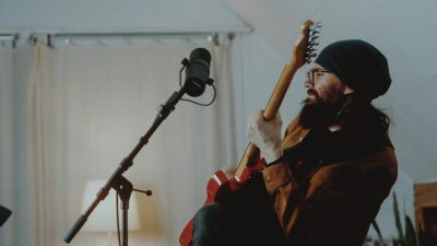 B OPTIMIST debijas albumam 10 gadi – dziesma “Fotogrāfs” atdzimst jaunā versijā