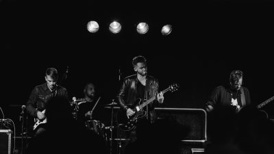 “Debesis Deg” – grupa “Rubīna Kubs” atklāj albuma tituldziesmu