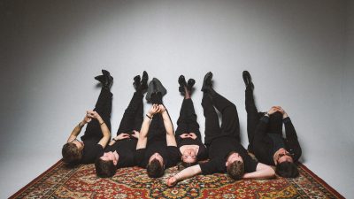 Grupa “Revolvika” izdod debijas albumu “Bardaks manā dzīvžogā” un aicina uz albuma prezentācijas koncertu