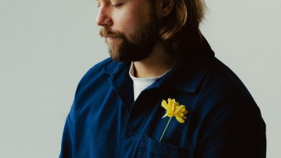 Jānis Niedra izdod introspektīvu singlu “tu, Tu”