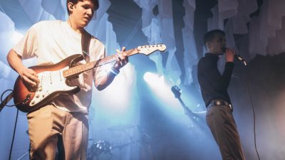 “Atkala” izdod jaunu dziesmu “Vēl neaizej” par attiecību plaisām