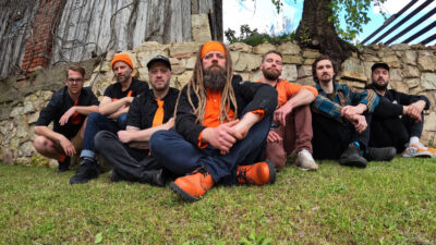 Oranžās Brīvdienas maijā aicina uz koncertiem un pirmizrādīs dokumentālo filmu par Indijas un Nepālas koncerttūri